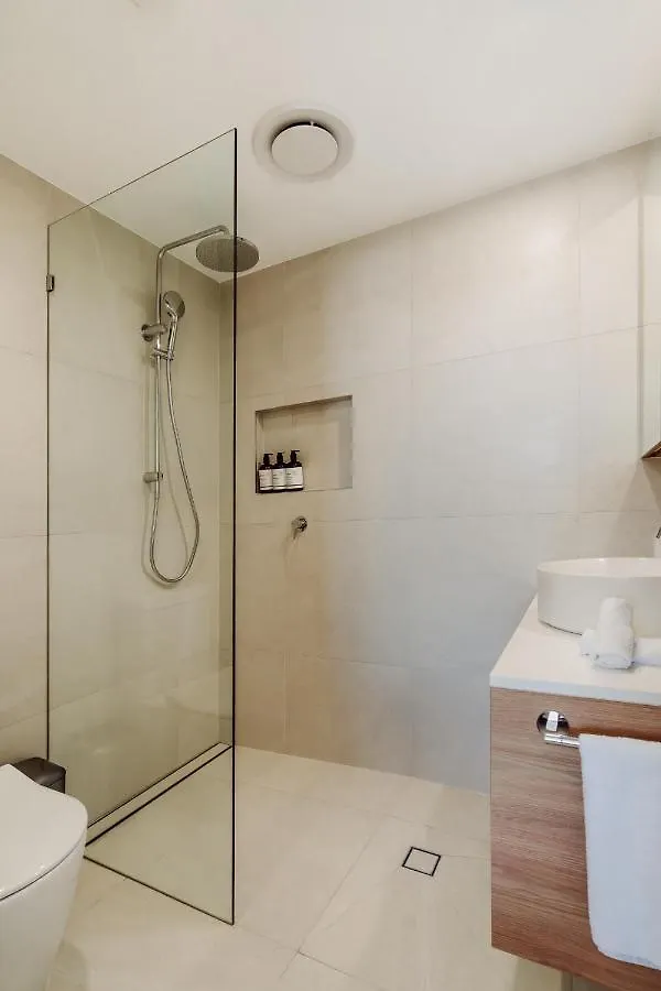 Дом отдыха Silk - New Modern Condo 400M To The Beach Кулум-Бич Австралия