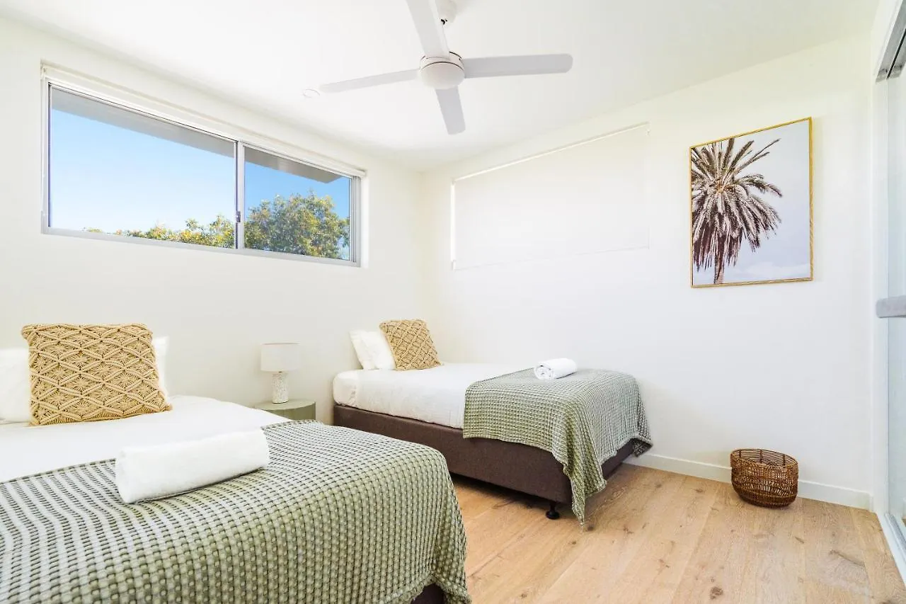 Dom wakacyjny Silk - New Modern Condo 400M To The Beach Coolum Beach Australia